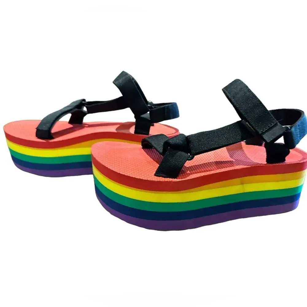 Teva Rainbow Platform Sandals with Black Straps in Womens Size 8